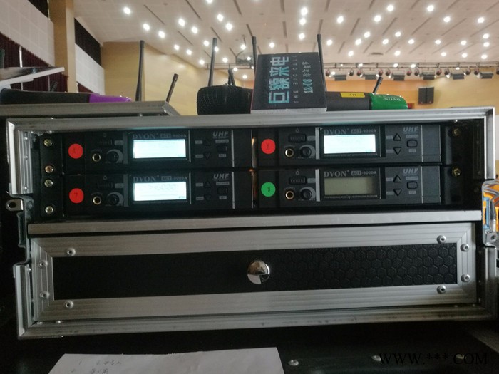 承接舞台桁架 音响灯光 投影仪 追光灯 烟雾机 泡泡机 电视机 话筒 点歌机 影音设备 租赁图2