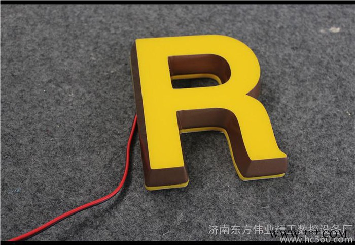 供应三维立体木工雕刻机，广告制作雕刻设备，亚克力密度板雕刻机 迷你字雕刻机  发光字广告雕刻机