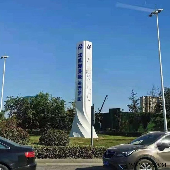 售楼中心大型不锈钢精神堡垒商场立式标识广告牌导向牌雕塑制作厂家图2