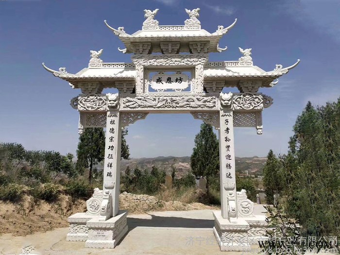 厂家常年制作花岗岩石雕牌楼 陵园单门牌坊制作价格 欢迎定做图2