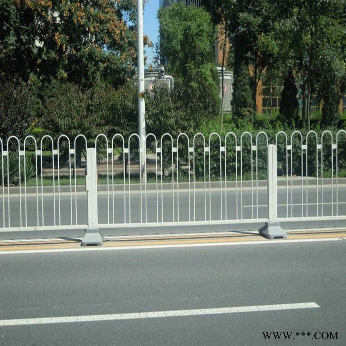 现货小区道路隔离栏 现货小区门口隔离护栏 现货小区门口广告牌护栏 松雯护栏制品 品质保证图8
