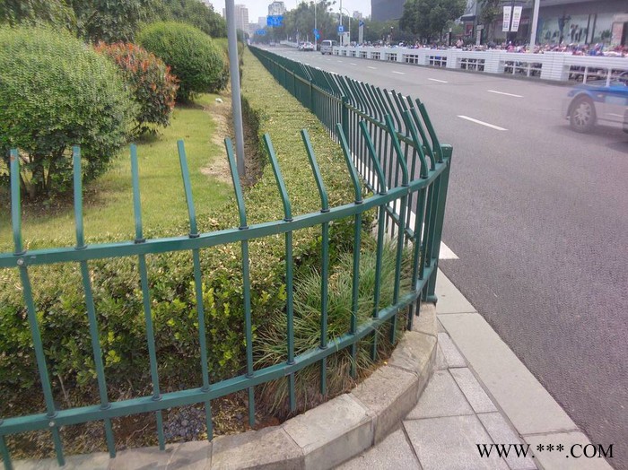 小区围挡  草坪护栏 pvc草坪护栏图1