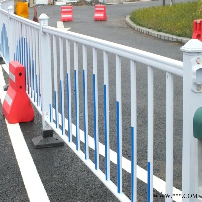 人车分流道路隔离栅 小区门口隔离栅广告牌 金色锌钢隔离栅价格 隔离栅生产厂家 松雯护栏制品 品质保证 杜绝偷工减料图4