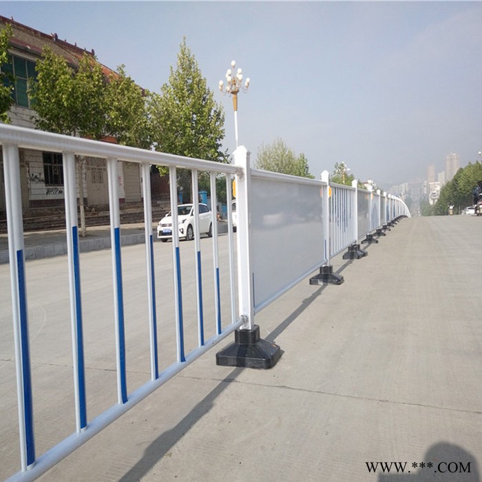金盈市政护栏 广告板护栏 蓝白市政护栏 道路护栏厂家 交通安全护栏 广告牌护栏图4