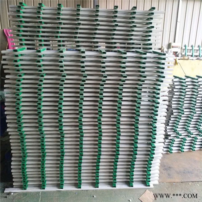 PVC护栏_鸿运_PVC草坪护栏_PVC围挡护栏图7