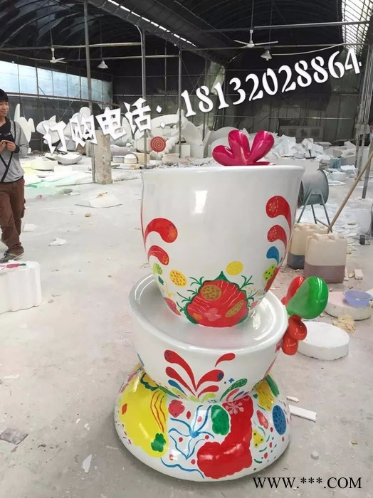 景观杯子雕塑玻璃钢彩绘雕塑图2