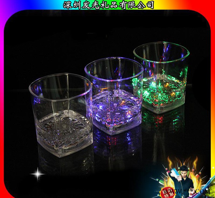 闪烁的威士忌杯 七彩四角杯 感应伏加特酒杯 发光杯子图2