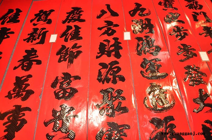 工厂**2020年画聚贯**春节用品铜版纸黑字对联批发**支持专版定制印刷logo多款选择尺寸齐全1.1到6m图2