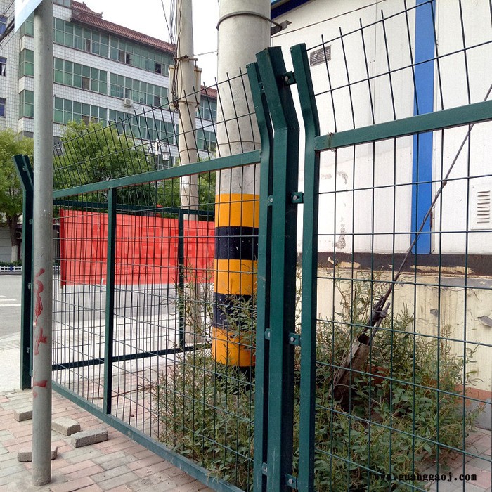 朋英 场地封闭隔离网 框架场地钢丝隔离网 场地围挡隔离网 ** 内蒙古图3