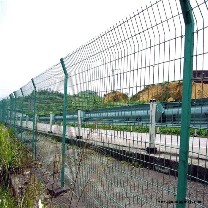 朋英 圈地养殖隔离网 耐腐蚀双边丝隔离网 道路铁丝隔离网出厂价销售图3