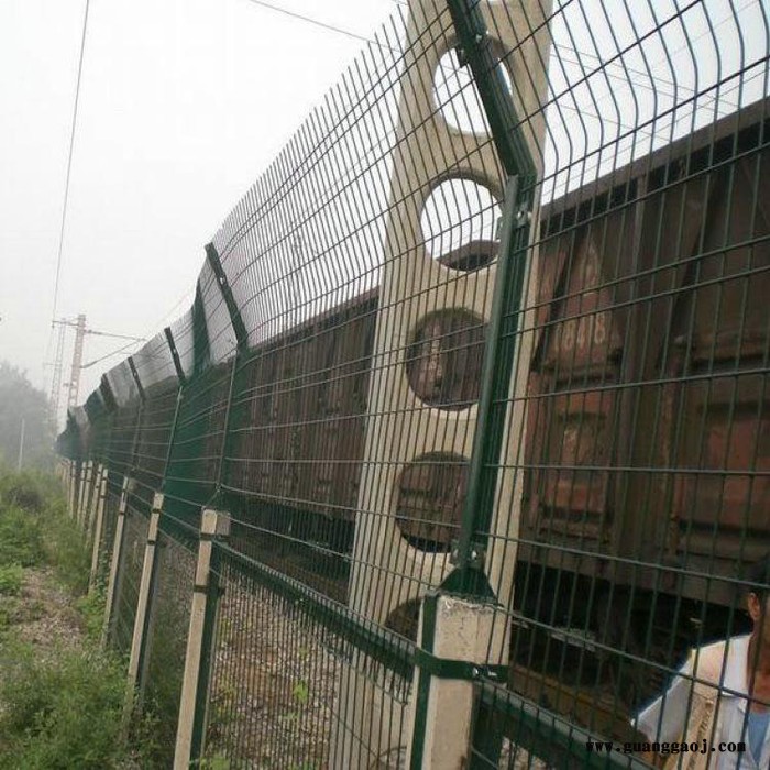 河道隔离网 扁铁框铁路隔离网 道路栅栏隔离网现货促销 低价批发图2