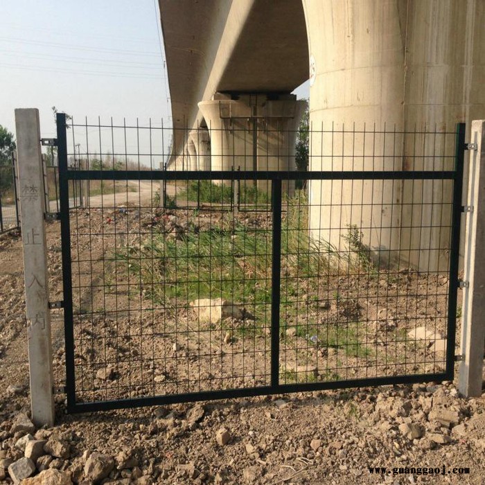 朋英实体专业定制 框架护栏网 安全防护网 公路护栏网 绿色防护网 低价现货图6