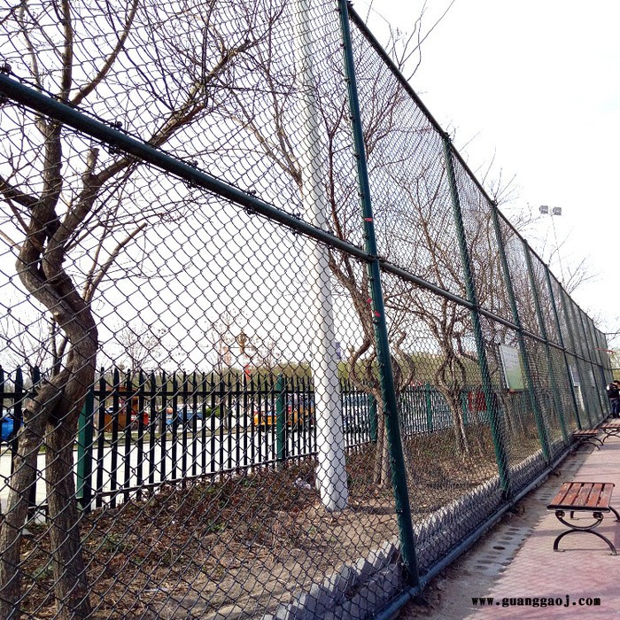 直销运动场隔离网 耐候运动场活络隔离网 框架式运动场隔离网图7