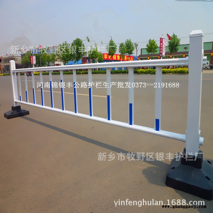 河南新乡护栏直销市政道路隔离栏杆锌钢护栏网人行道隔离栏杆图2
