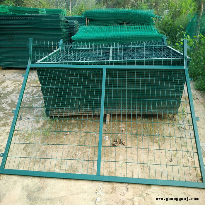 厂家批发供应金属隔离栏 抗晒实用公路铁艺隔离栏 喷涂安全隔离栏图8