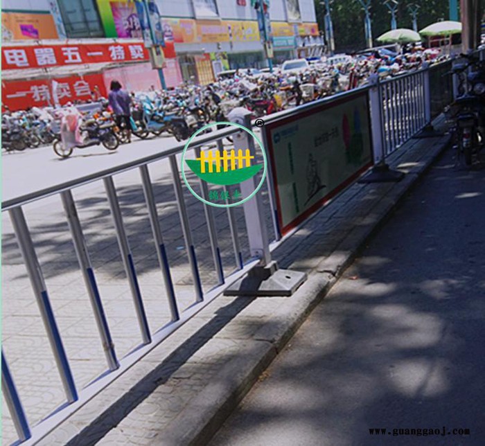 河南新乡直销市政道路隔离栏杆锌钢护栏网人行道隔离栏杆图2