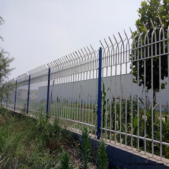 朋英 厂家批发 现货促销 小区道路防撞隔离栏 牢固美观锌钢方管隔离栏图3