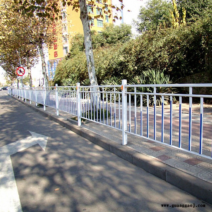 朋英 厂家生产供应 市政隔离栏 防撞市政隔离栏 喷塑镀锌管市政隔离栏图3