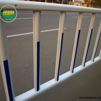 山西新乡护栏直销市政道路隔离栏杆锌钢护栏网人行道隔离栏杆