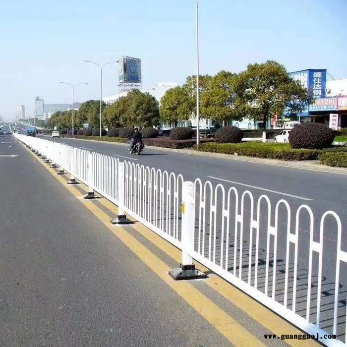 方元浩宇 高陵 黄金色道路护栏 马路中间隔离栏杆 金色莲花道路隔离栏厂家图7
