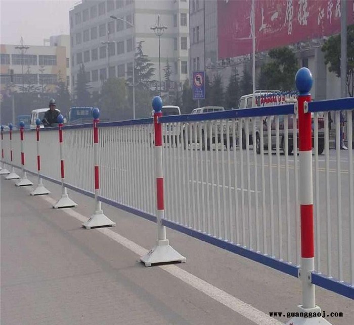 振鼎 直销 常年现货 道路护栏网 锌钢 市政道路隔离栏 防撞图2