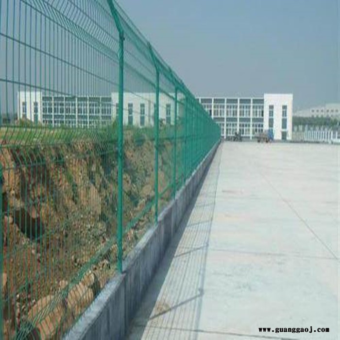朋英 直销供应 双边丝护栏 道路围栏网 镀锌丝公路隔离栏图3