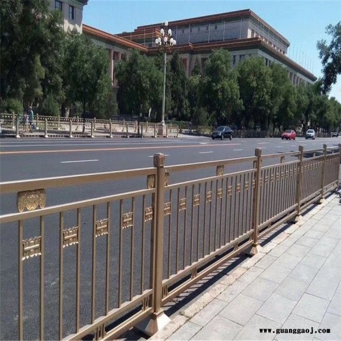方元浩宇汉中道路护栏隔离栏公路马路市政隔栏离移动围栏锌钢交通设施城市护栏图3