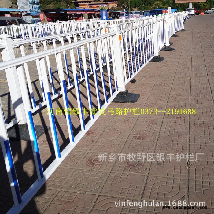 河南新乡直销市政道路隔离栏杆锌钢栏杆网山西晋城栏杆图2