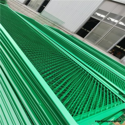 振鼎 低价出售 厂家促销   高速公路隔离栏 钢板网拉伸围网