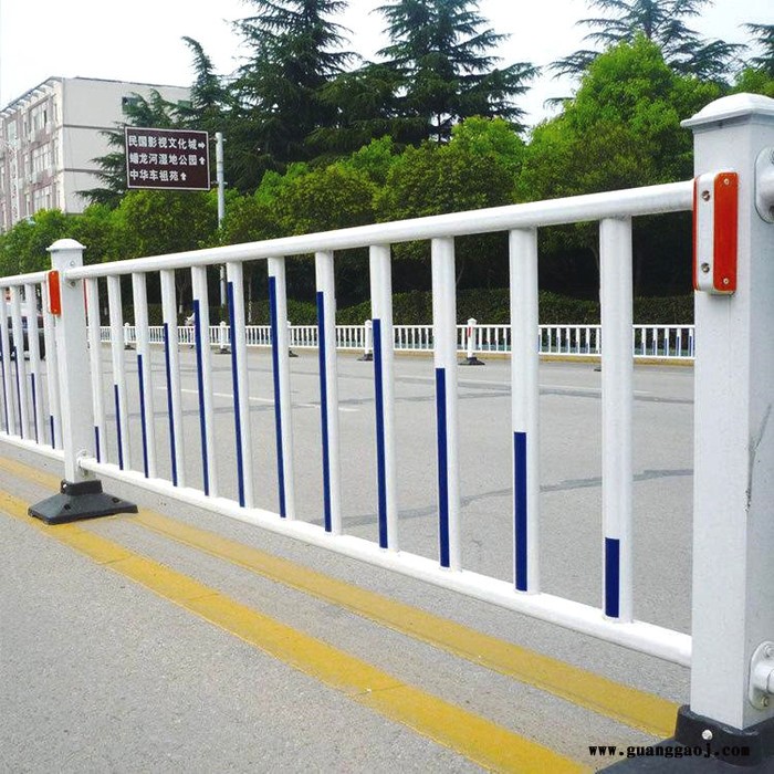 朋英 常年生产 规格齐全 热镀锌铁艺道路中间隔离栏 防锈防炫目隔离栏图2