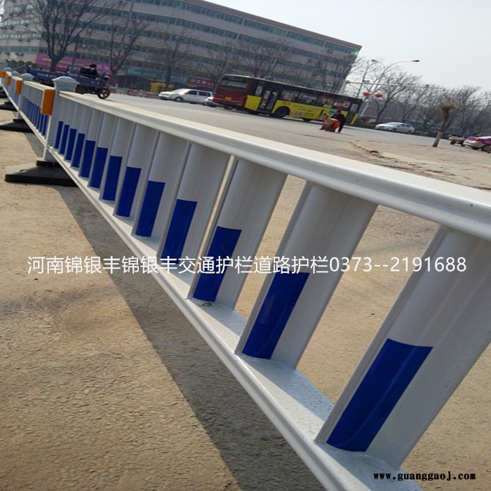 河南新乡厂家加工公路隔离栏多种规格产品定制三门峡道路隔离栏图5