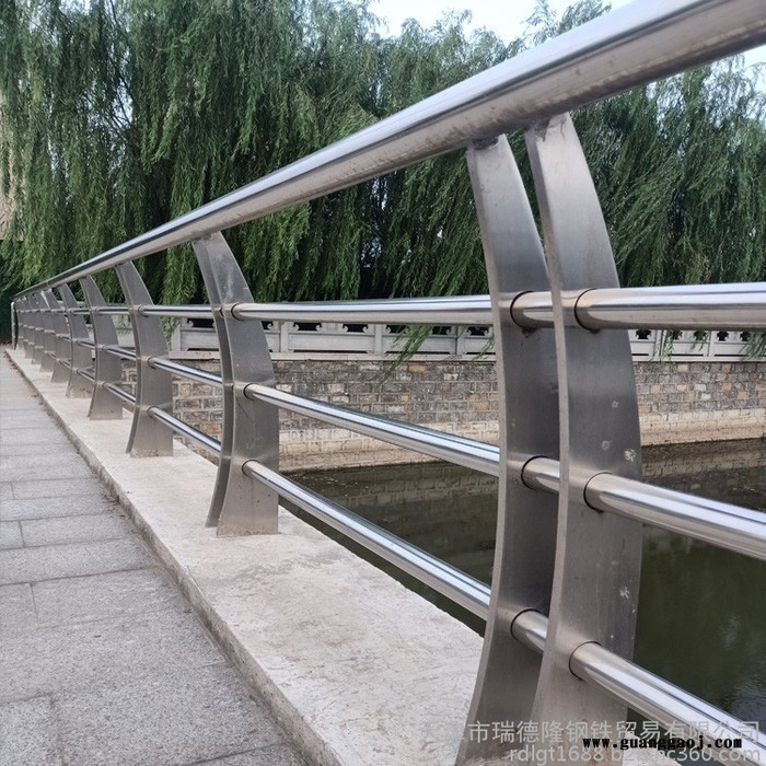 桥梁护栏 护栏焊接 河道隔离栏 重量 天津瑞德隆图5