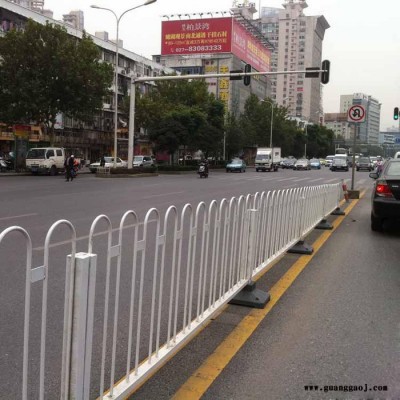 反光条道路护栏 京式护栏 公路隔离栏 镀锌喷塑临时隔离栏