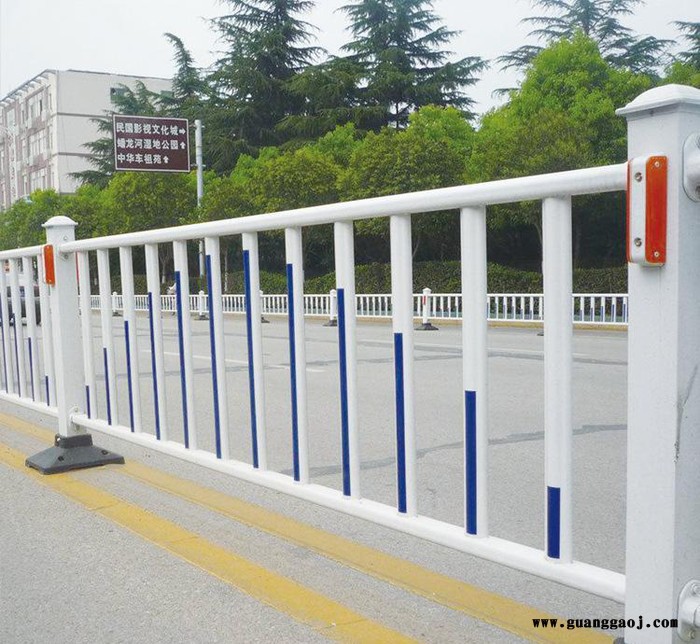 振鼎 现货加工 新款促销 市政护栏 锌钢 城市交通隔离栏图2