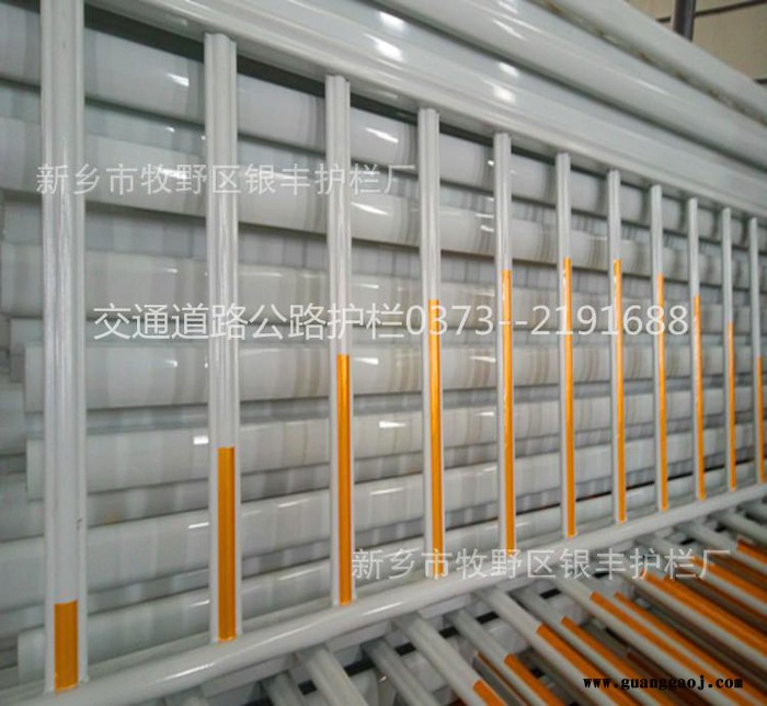 河南郑州公路隔离护栏 城市公路隔离栏 双向道路广告隔离栏1图1