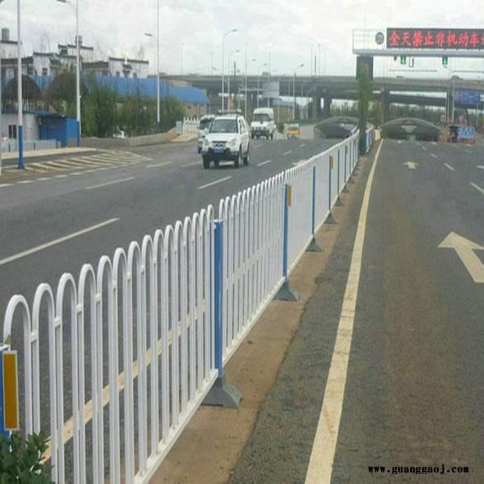 朋英 ** 公路隔离栏 道路中央防撞栏 城市中央市政护栏图3