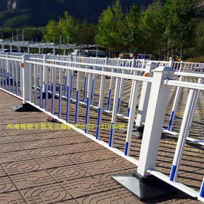 郑州道路中央隔离栏 道路护栏隔离栏加工 河南信阳道路围栏批发厂家