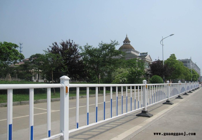 批发人行道隔离栏杆 马路防撞护栏交通隔离栏市政护栏图3
