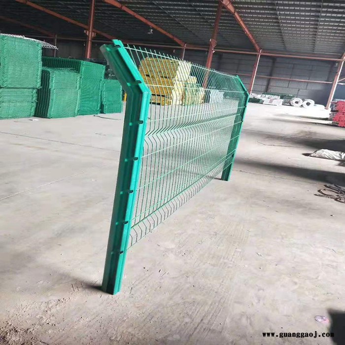 各种尺寸桃型柱护栏 体育围场隔离栏  三角折弯桃型柱隔离栏图5