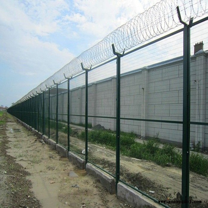 朋英 供应直销 监狱护栏网 监狱铁丝焊接防护栏 浸塑围墙隔离栏图2