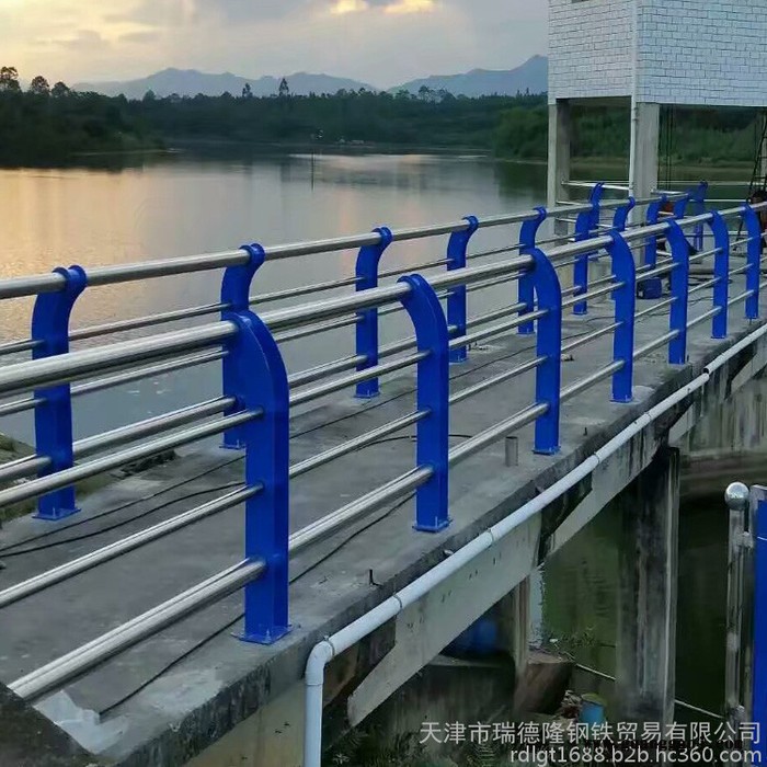 河道景观隔离栏杆 高速公路防撞护栏 Q235桥梁防撞护栏 质询电话 天津瑞德隆图5