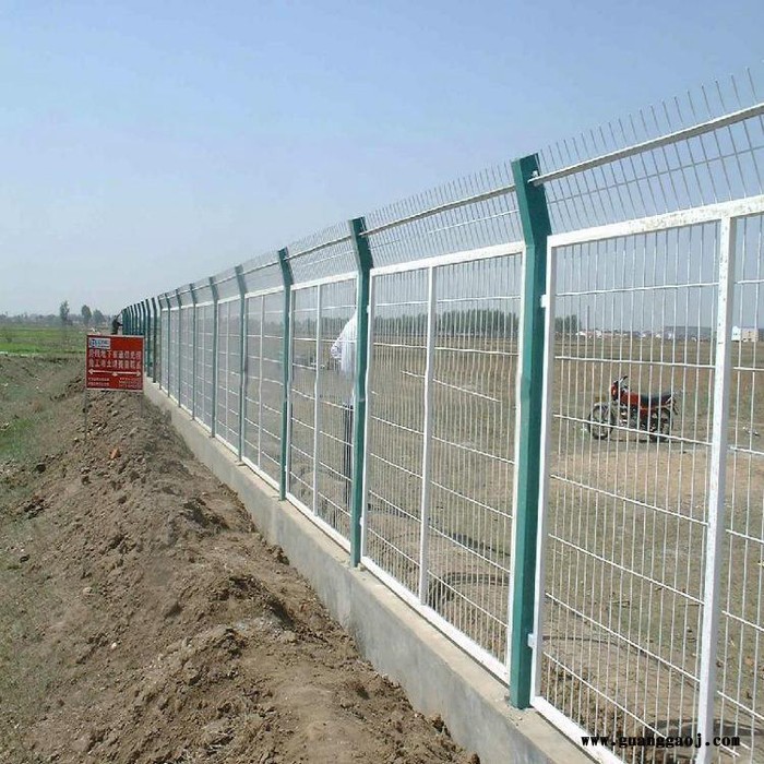 **定做高速公路框架护栏网厂家批发铁路建设养殖框架护栏网图7