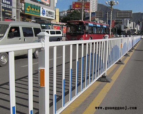 防撞隔离护栏 市政隔离栏 市政护栏+立柱+底座图3
