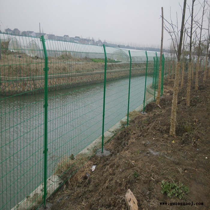 朋英 供应直销 圈地护栏网 抗氧化园林防护栏 公路铁丝隔离栏图5