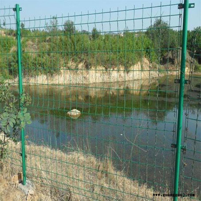 朋英 供应直销 圈地护栏网 抗氧化园林防护栏 公路铁丝隔离栏图6