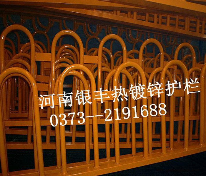 交通隔离栏 伸缩防护栅栏  结实耐用锌刚护栏 河南郑州
