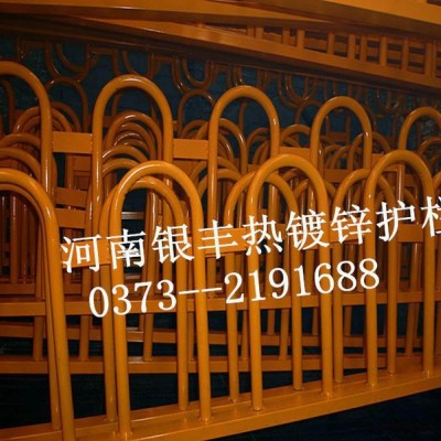 交通隔离栏 伸缩防护栅栏  结实耐用锌刚护栏 河南郑州