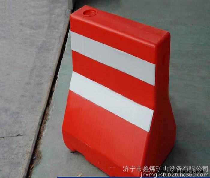吹塑隔离墩 120*350*560*560新款吹塑隔离墩 **图1