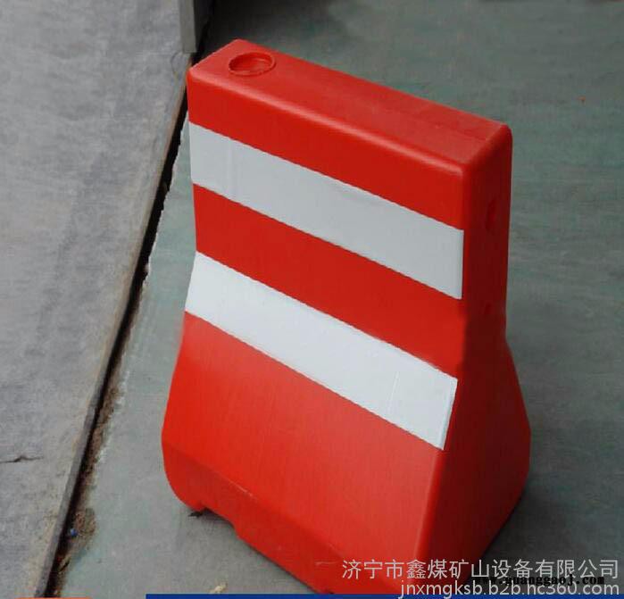 塑料防撞墩规格   塑料隔离墩承受力更强  隔离墩系列图1