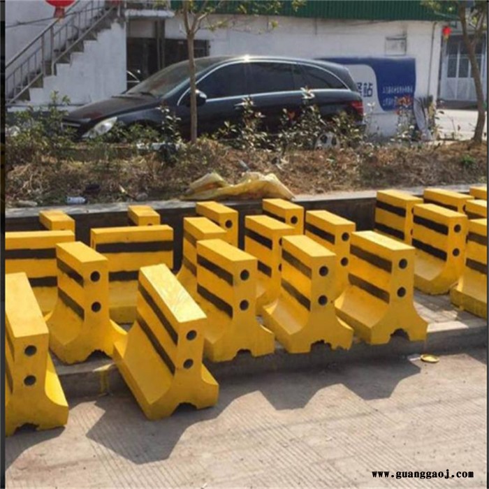 天恒博达危险地区施工路段分流导向水泥隔离墩图4
